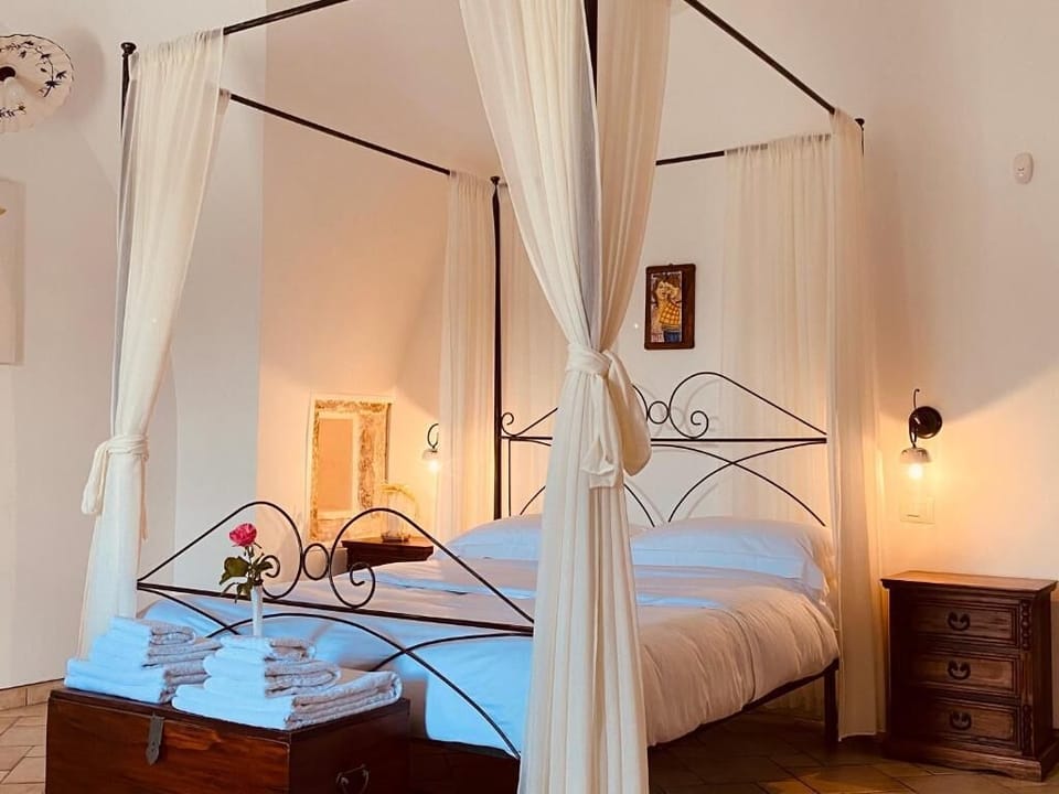 Deluxe Studio Suite, Garden View | In-room safe, blackout drapes, soundproofing, free WiFi