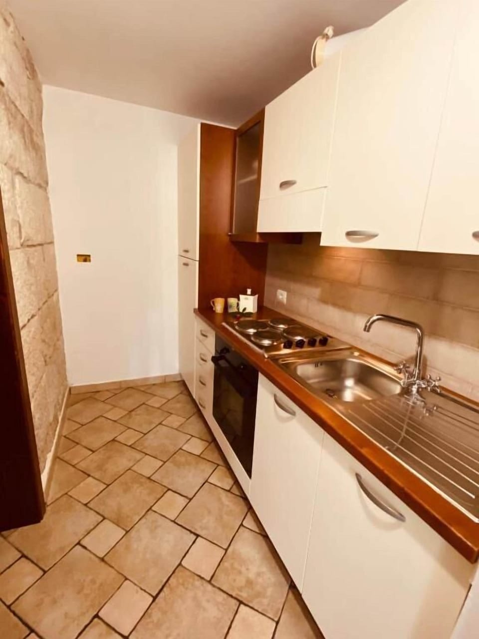 Deluxe Studio Suite, Garden View | Private kitchen | Fridge, microwave, oven, stovetop