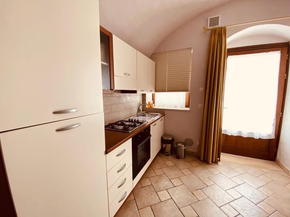 Classic Studio, Courtyard View | In-room safe, blackout drapes, soundproofing, free WiFi
