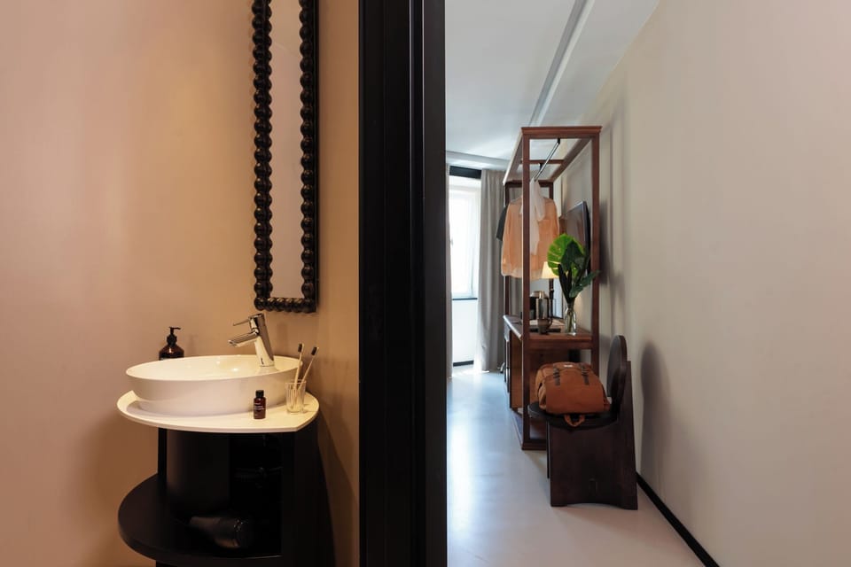 Minibar (some free items), in-room safe, soundproofing, WiFi (free)