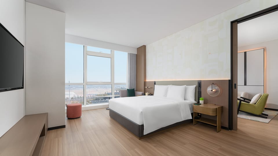 Suite, 1 Bedroom, Lake View | WiFi (free), bed sheets