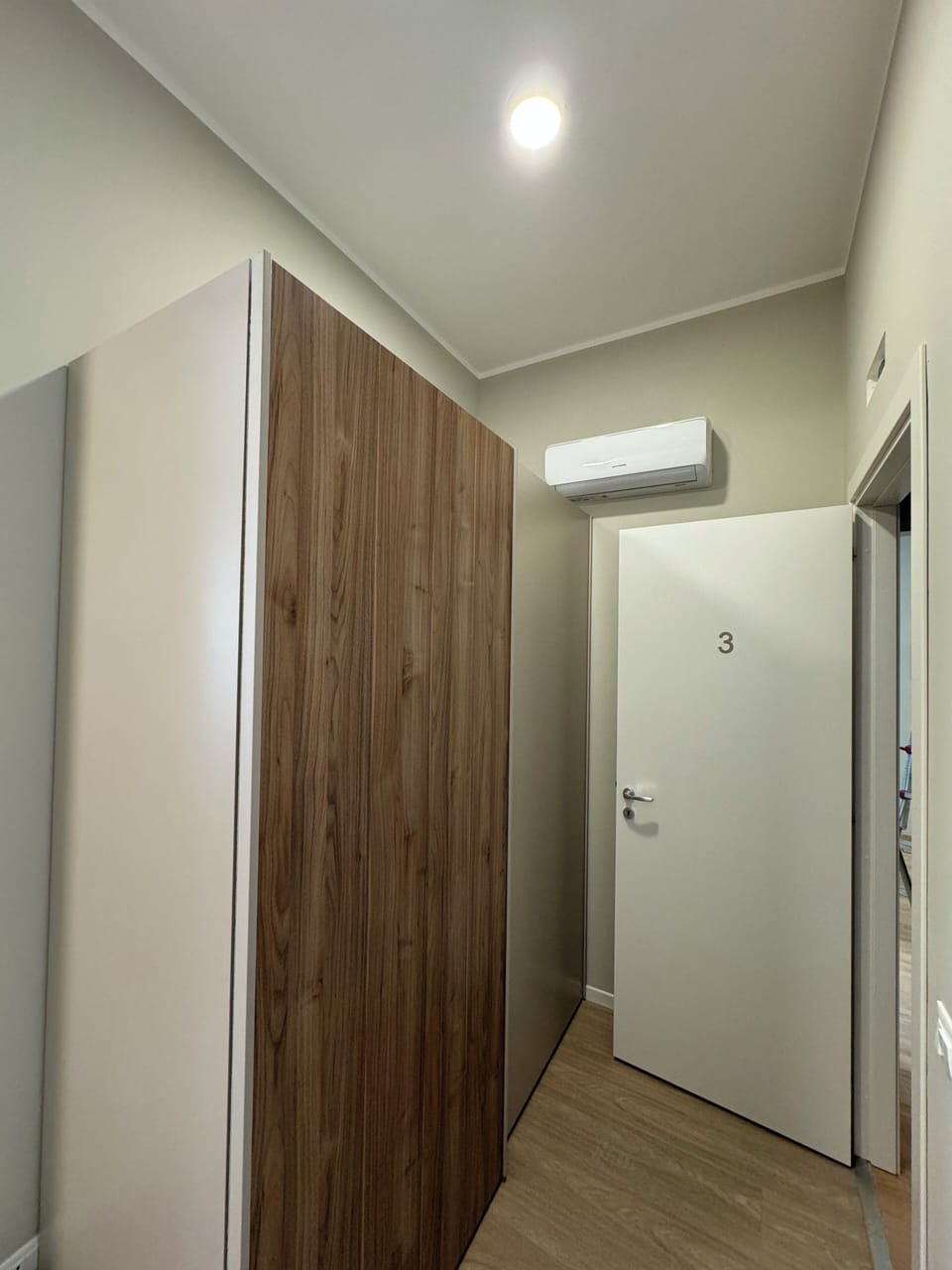 Comfort Room | In-room safe, iron/ironing board, free WiFi