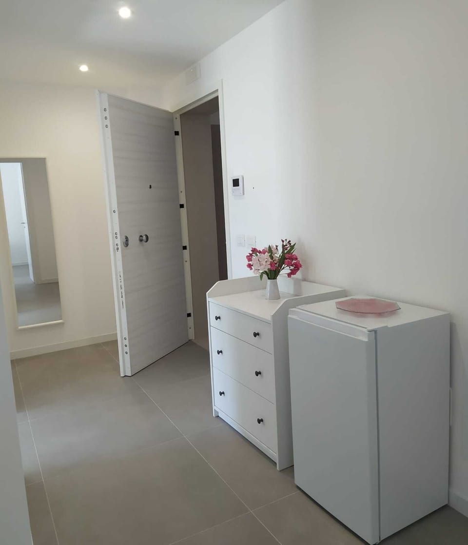 Mini-refrigerator