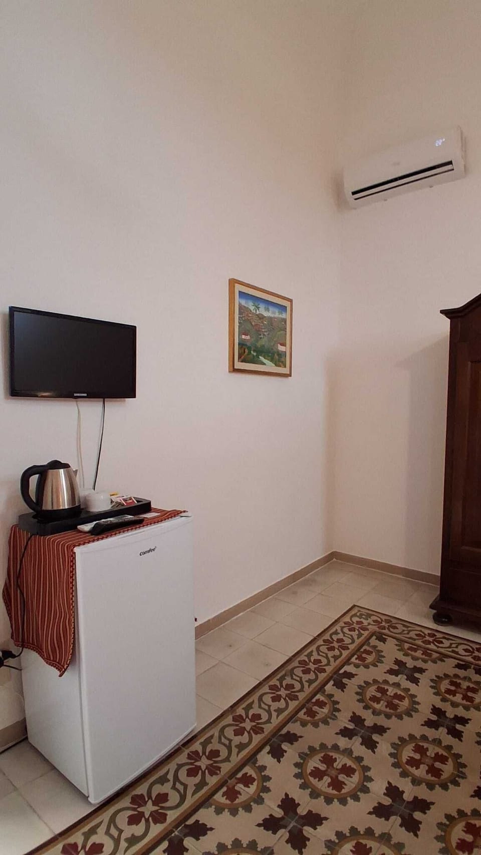 Classic Double Room, Non Smoking, Private Bathroom | Laptop workspace, iron/ironing board, bed sheets