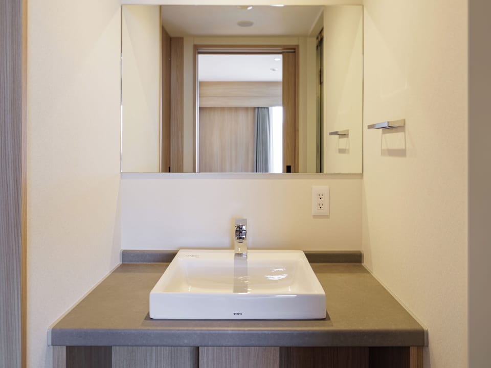 Hair dryer, slippers, bidet, towels