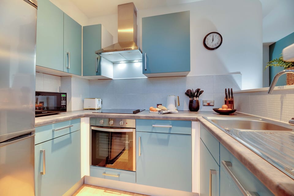 Comfort Apartment | Private kitchen | Electric kettle, toaster