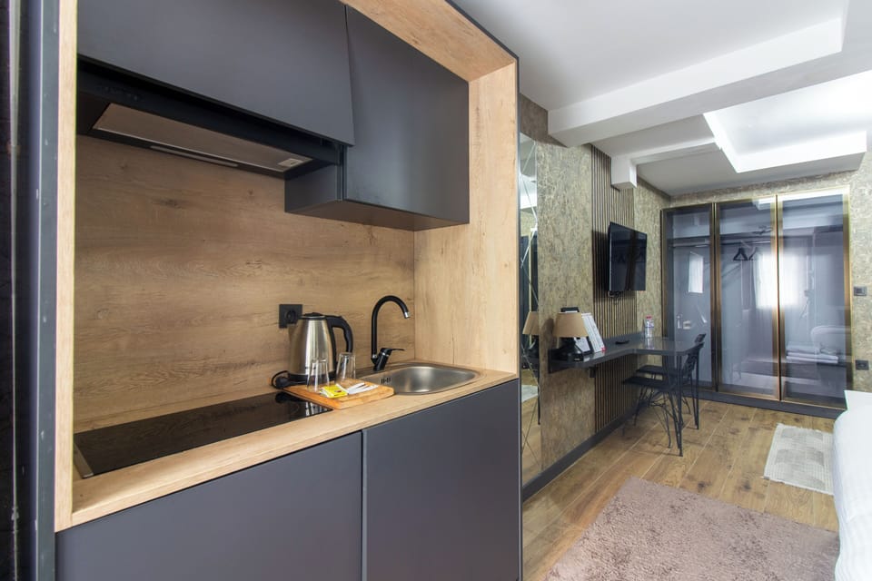 Superior Room | Private kitchenette | Mini-fridge, stovetop, electric kettle, cookware/dishes/utensils