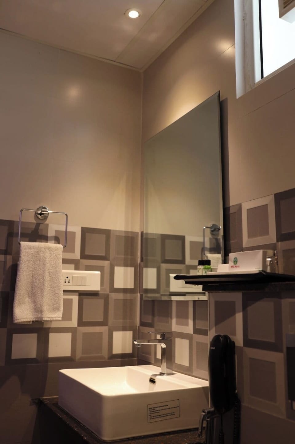 Premium Double Room, City View | Bathroom | Slippers