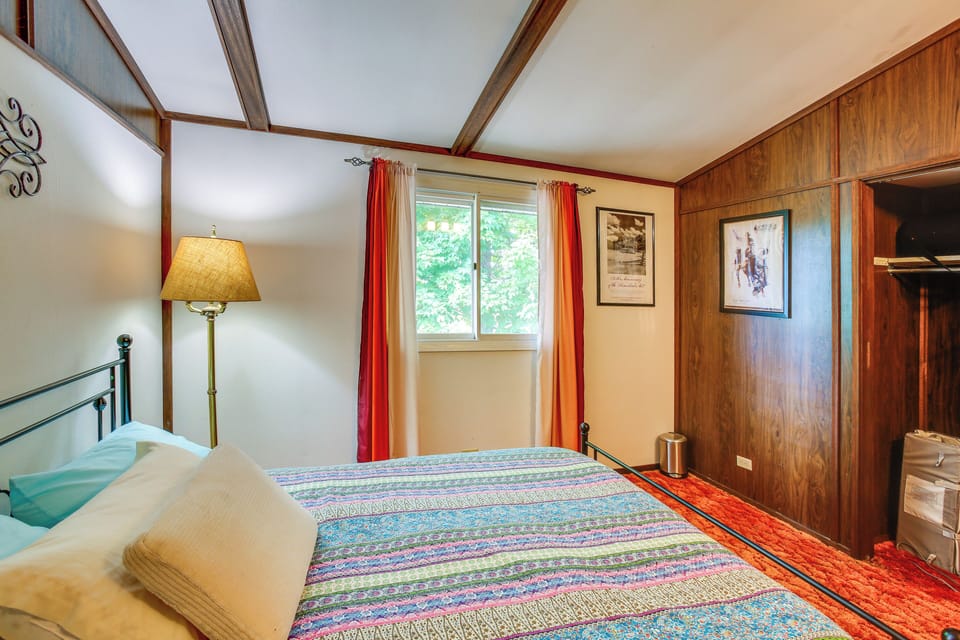 8 Mi to Crystal Mountain: Peaceful Up North Home Cottage in Michigan