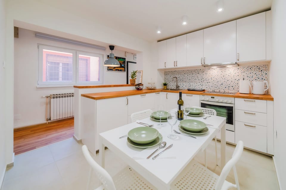Family Apartment, 1 Bedroom, Air conditioning (Peaceful Nest In City Center) | Private kitchen