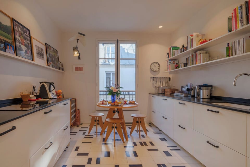 Luxury Apartment, City View | Private kitchen