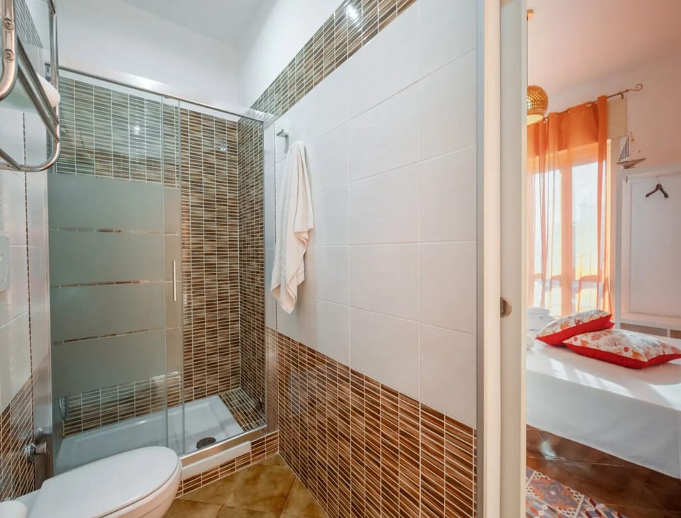 Room, 1 Bedroom, Smoking, Patio | Bathroom