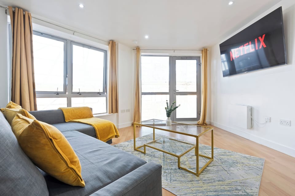 Apartment | Living area | TV