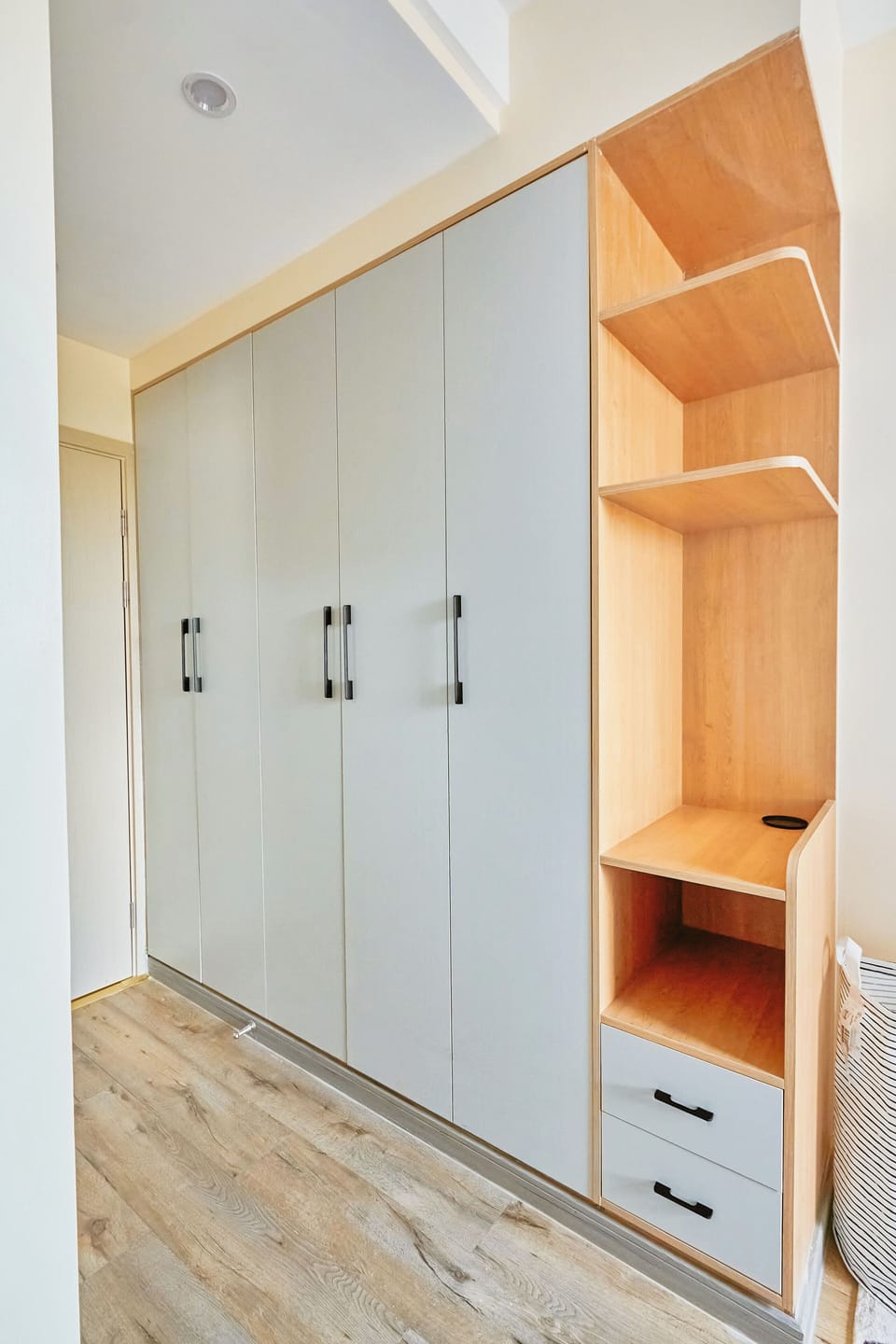 Superior Apartment, 2 Bedrooms, Balcony, City View | Wardrobe