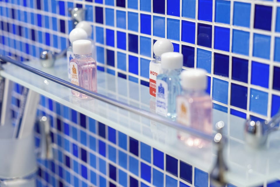Standard Twin Room | Bathroom | Shower, hair dryer, slippers, towels