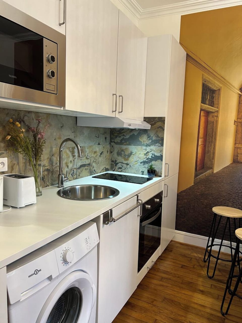 Comfort Apartment, City View | Private kitchen