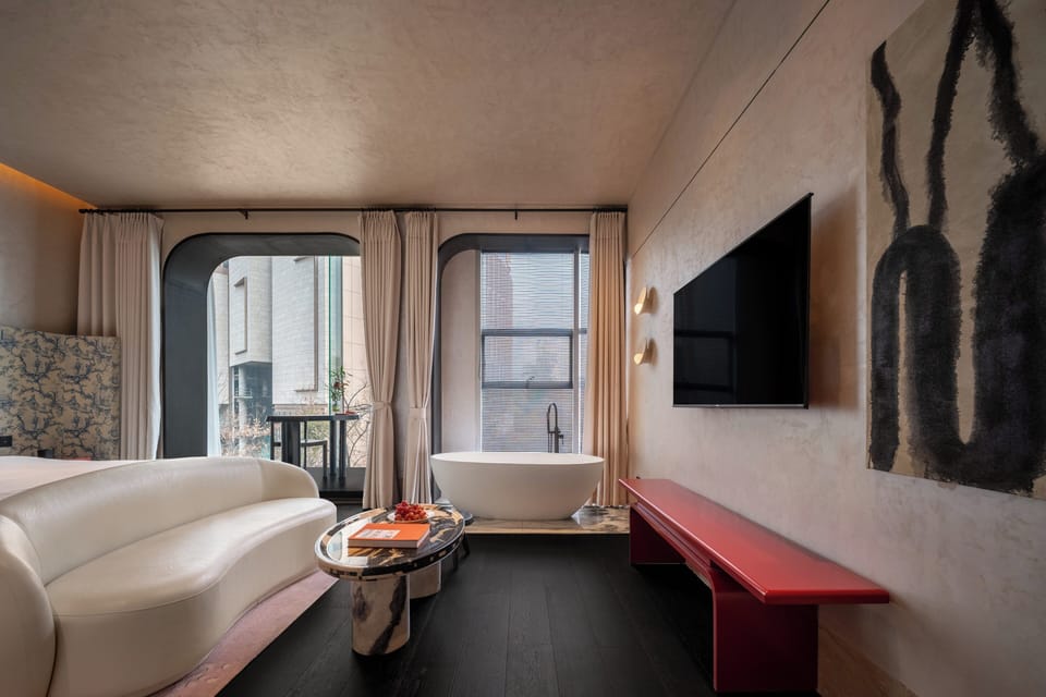 Elite Suite | Premium bedding, down comforters, pillowtop beds, minibar (free items)