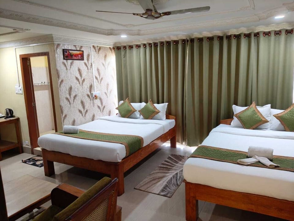 Quadruple Room, Balcony | Desk, laptop workspace, iron/ironing board, free WiFi