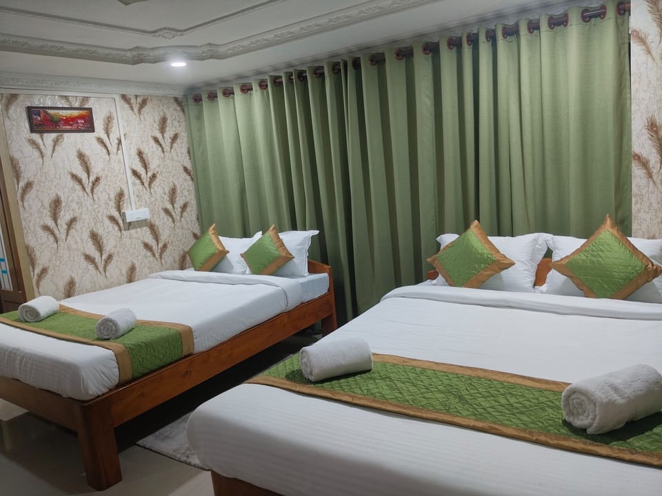 Quadruple Room, Balcony | Desk, laptop workspace, iron/ironing board, free WiFi