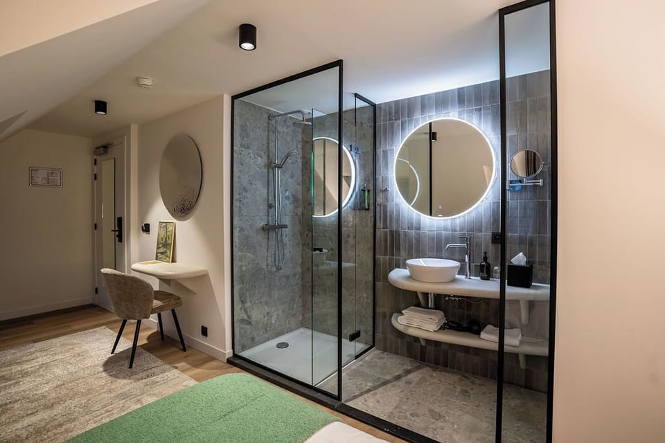 Comfort Single Room | In-room safe, laptop workspace, free WiFi, bed sheets