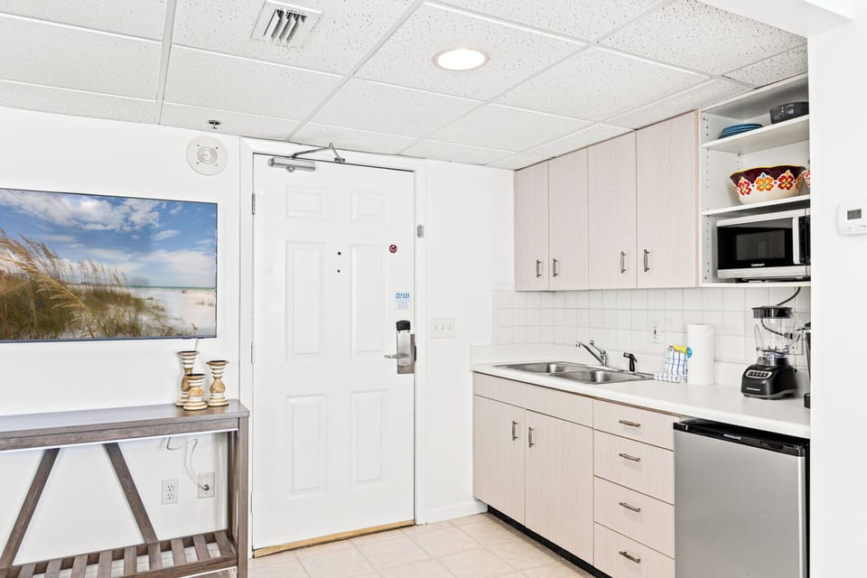 Studio Suite, 1 King Bed with Sofa bed, Balcony, Ocean View (Long Beach Resort 4-1107E) | Private kitchen | Coffee/tea maker, fridge, microwave