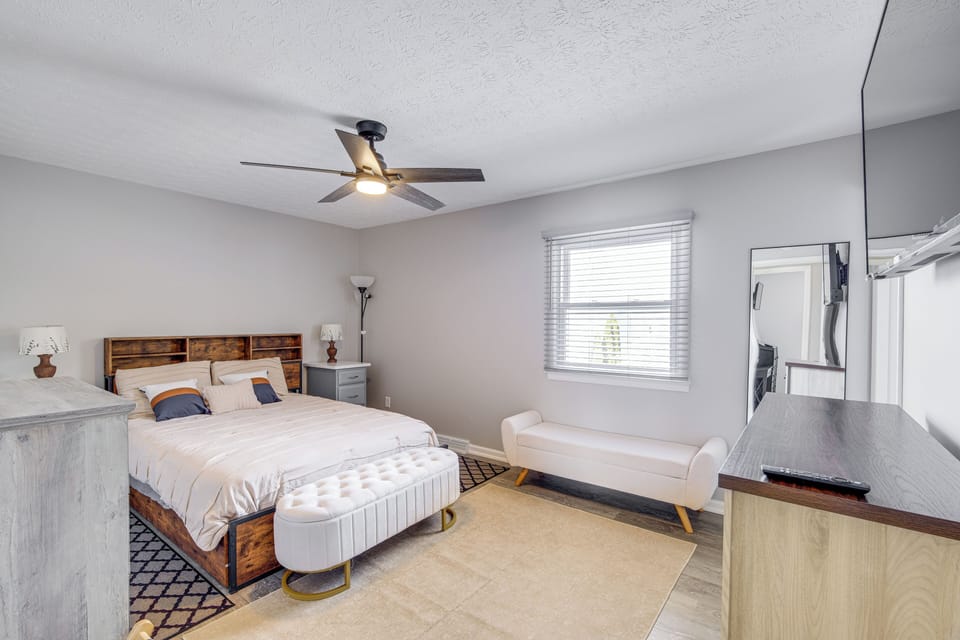 3 Mi to Cuyahoga Valley NP: Fairlawn Family Home! Cottage in Fairlawn