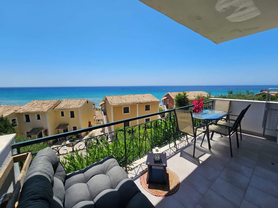 Apartment | Outdoor dining