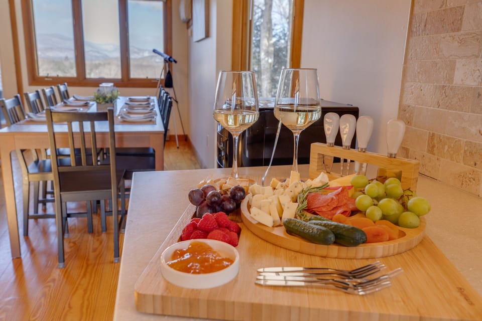 House, 4 Bedrooms | Dining