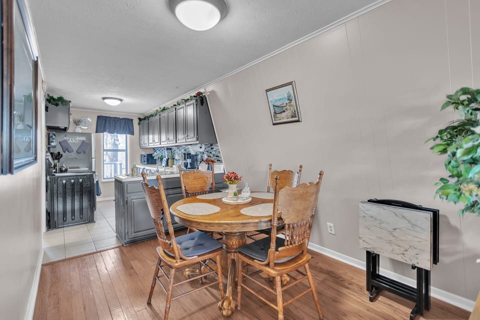 House, 2 Bedrooms | Dining