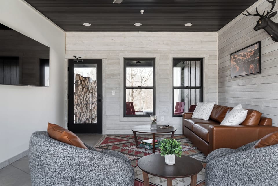 55-inch Smart TV with digital channels, Hulu, streaming services