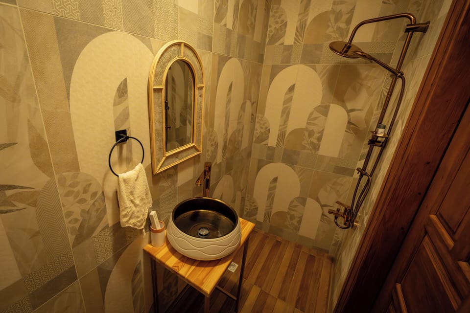 Family Double Room, Mountain View | Bathroom | Shower, free toiletries, hair dryer, bathrobes