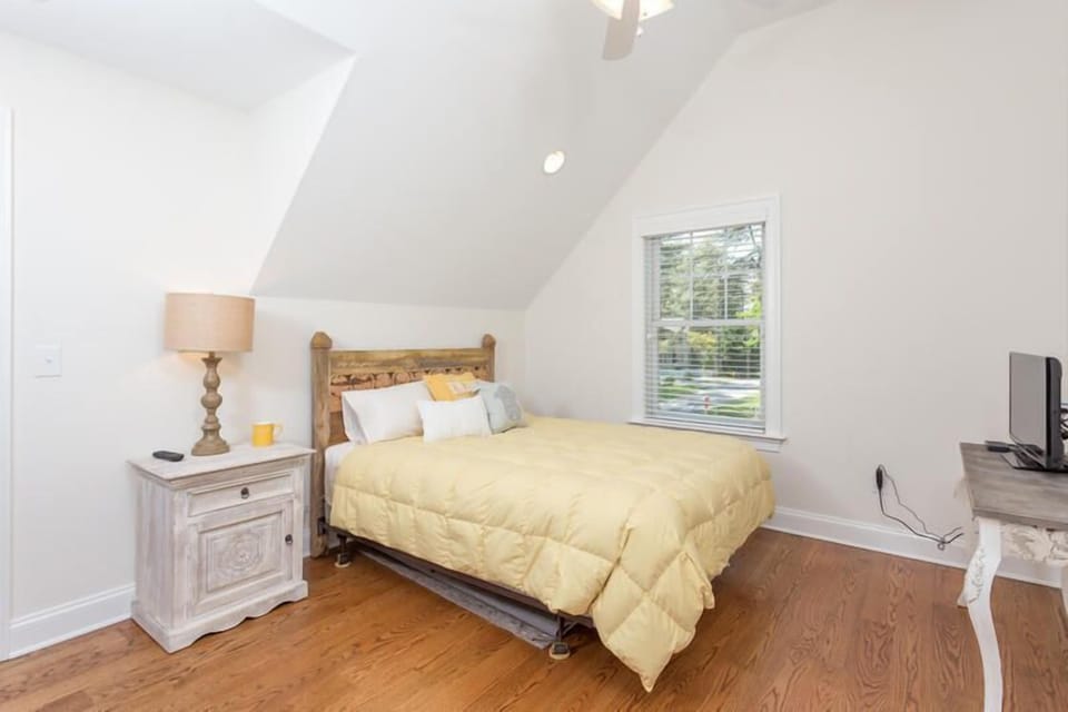 House, Multiple Beds, Balcony, Garden View | 5 bedrooms, individually decorated, individually furnished