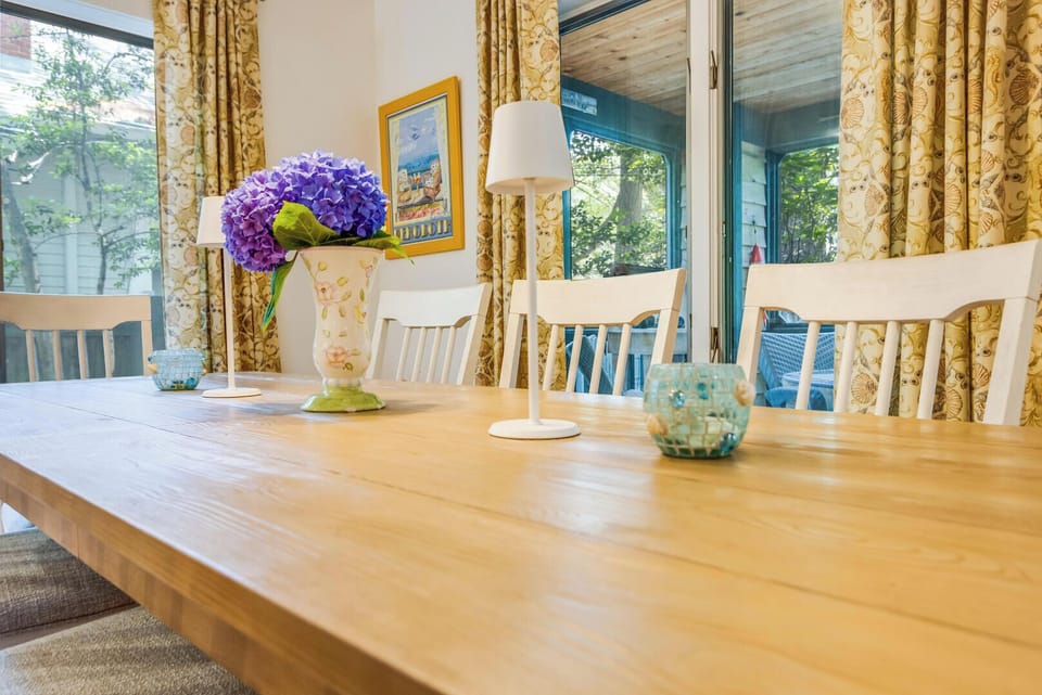 House, Multiple Beds, Balcony, Garden View | Dining