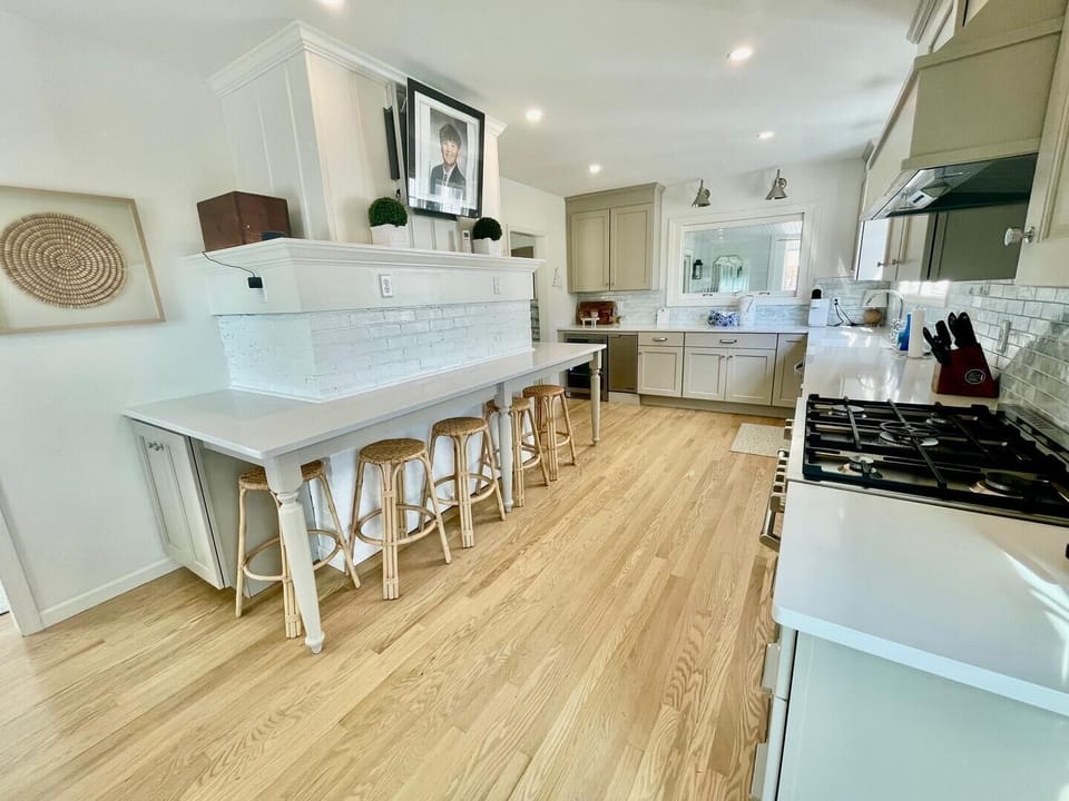 Cottage, Multiple Beds, Pool Access, Pool View | Private kitchen