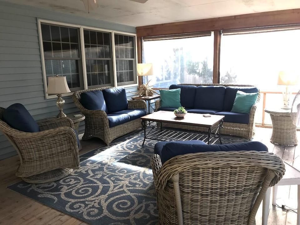 Cottage, Multiple Beds, Patio, Garden View | Living area