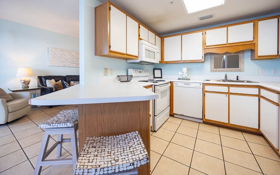 Condo, 1 Bedroom | Private kitchen | Coffee/tea maker, fridge, oven