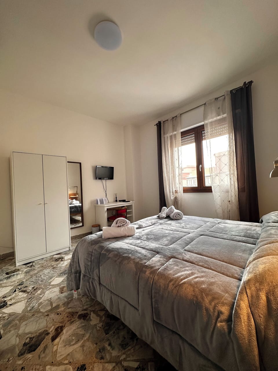 Standard Room, Courtyard View | Desk, laptop workspace, soundproofing, free WiFi