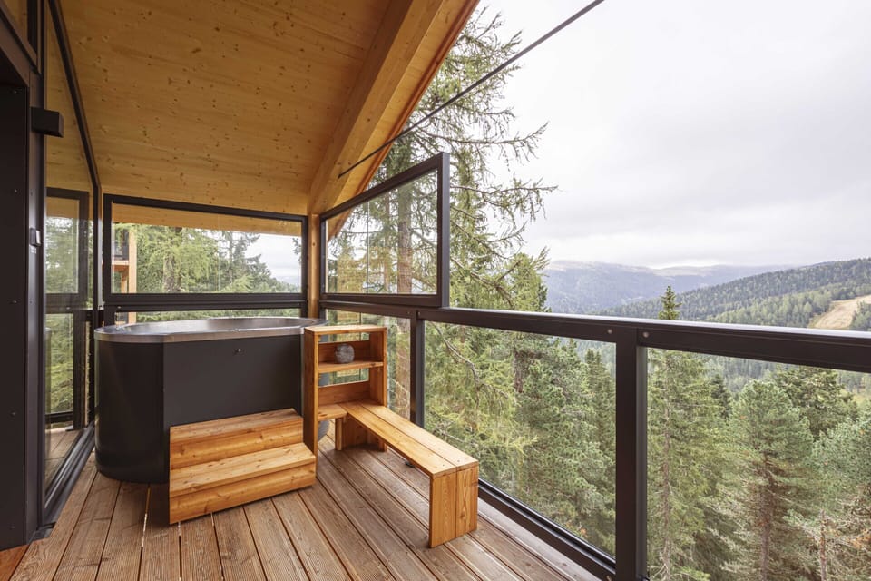 Chalet | Indoor spa tub