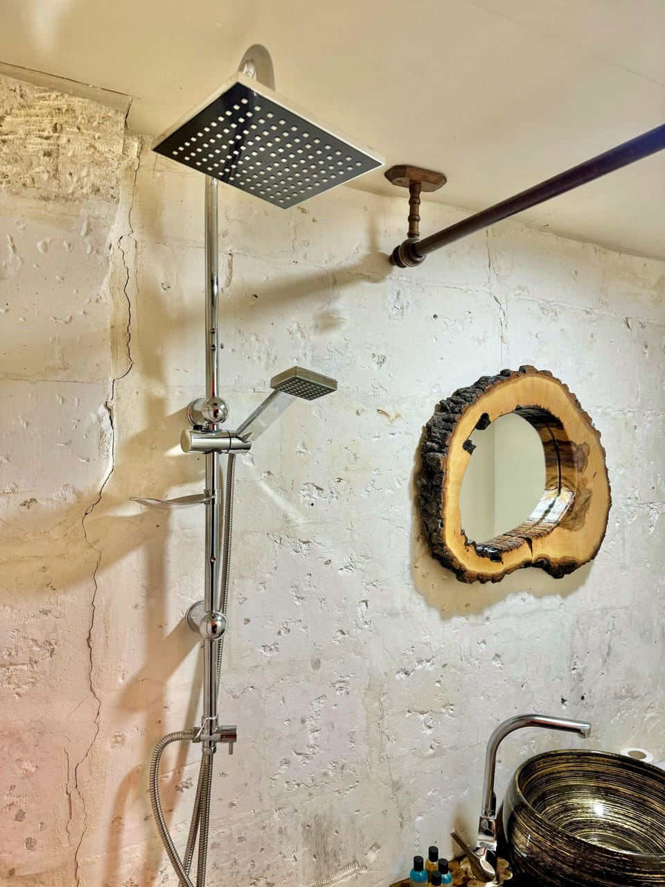 Room, Courtyard View | Bathroom | Shower, free toiletries, hair dryer, slippers