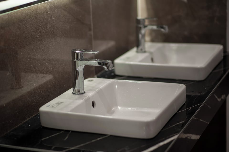 Shower, free toiletries, hair dryer, bidet