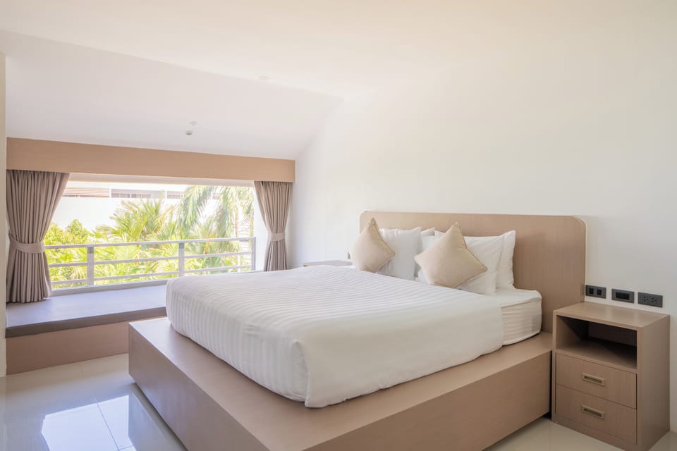 Deluxe Double Room | In-room safe, free WiFi, bed sheets