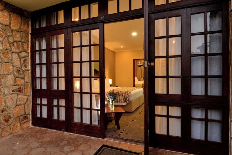 In-room safe, laptop workspace, iron/ironing board, free WiFi
