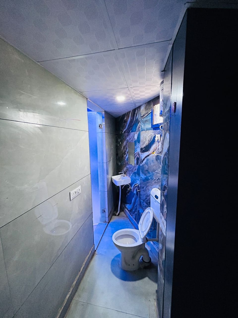 Comfort Double Room | Bathroom | Shower, bathrobes, towels, soap