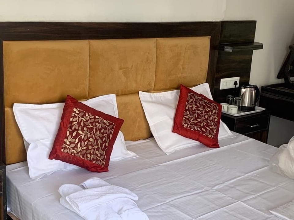 Deluxe Double Room, Balcony, Garden View | Laptop workspace, free WiFi