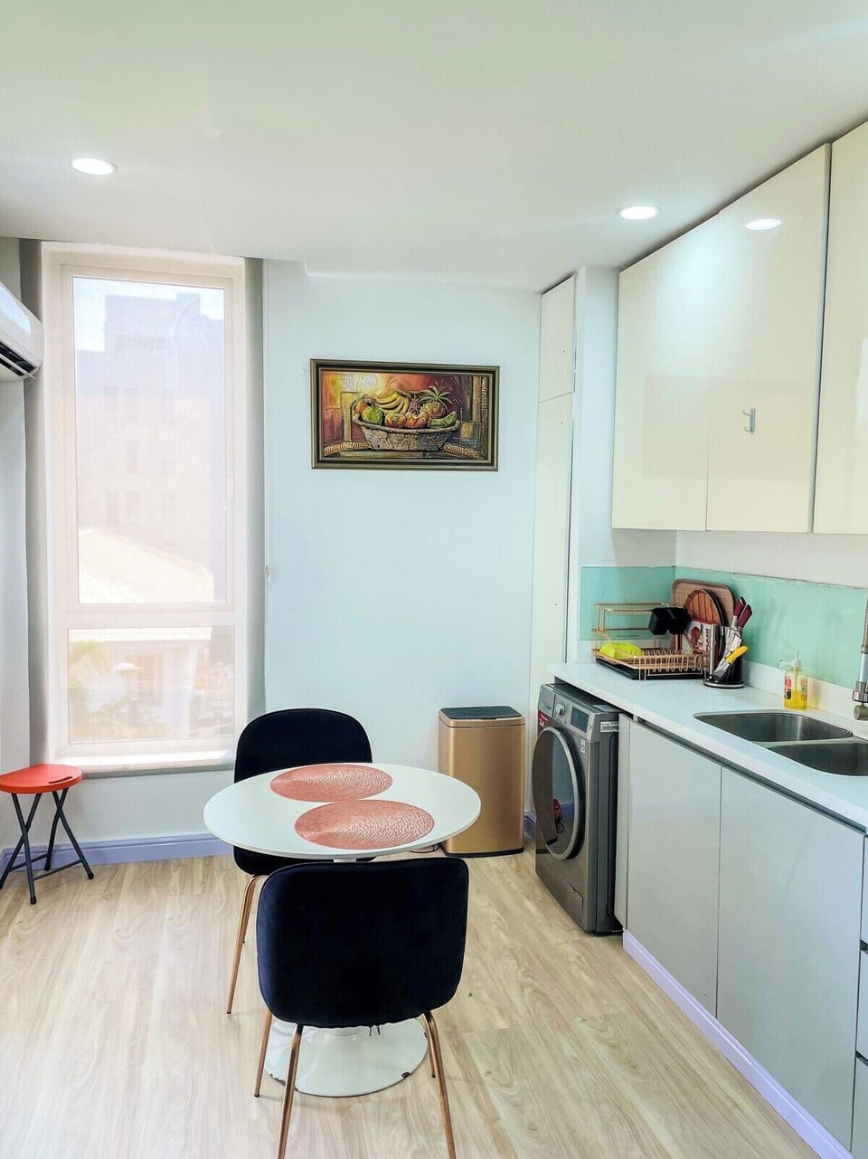 Apartment, 2 Bedrooms, Balcony, City View | Dining
