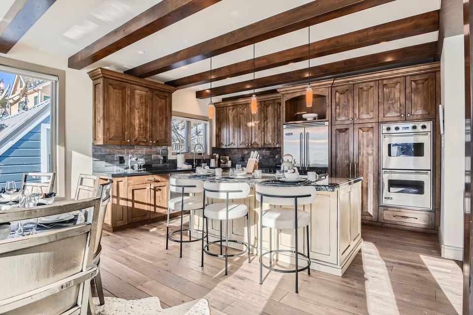 House, 5 Bedrooms | Private kitchen | Fridge, oven, coffee/tea maker, electric kettle