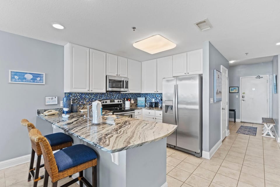 Condo, Multiple Beds (Lighthouse 513) | Private kitchen | Oven, toaster, paper towels