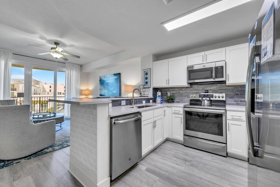 Condo, 1 King Bed with Sofa bed (Calypso 3-309 - Gypsea's View) | Private kitchen | Oven, toaster