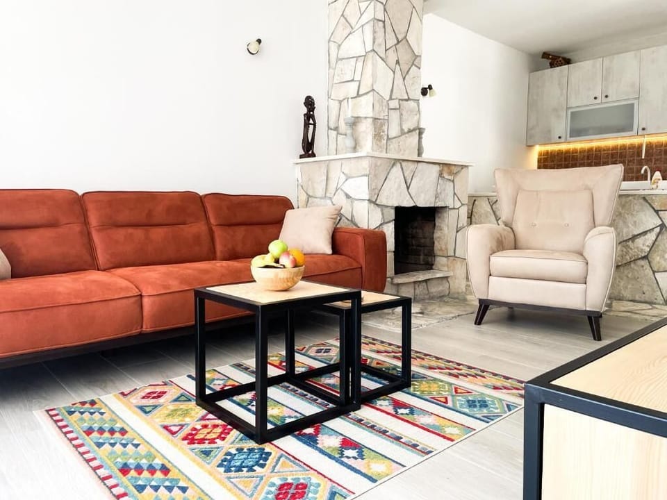 Comfort House, Patio, Lake View | Living area