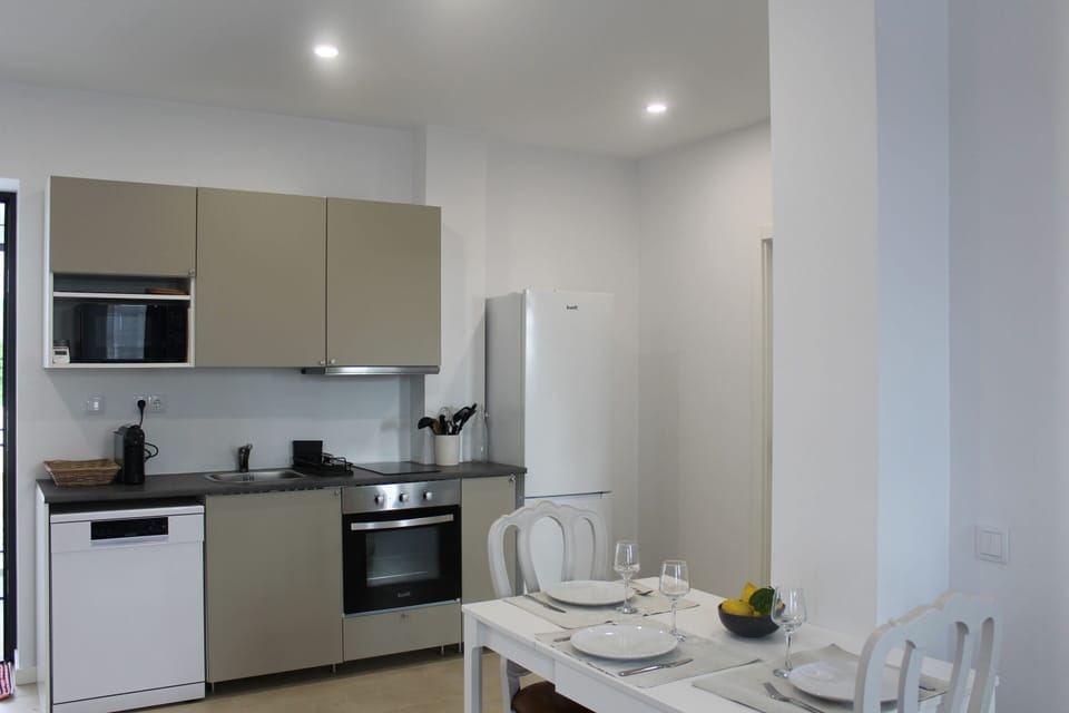 Family Suite, Ensuite | Private kitchen